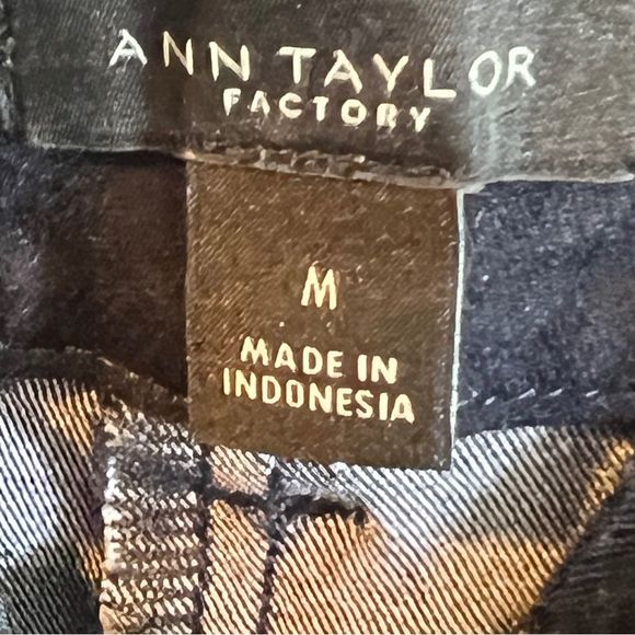 Ann Taylor Factory Size Medium Dark Blue Denim Wash Shorts w/Mock Front … - Picture 5 of 6